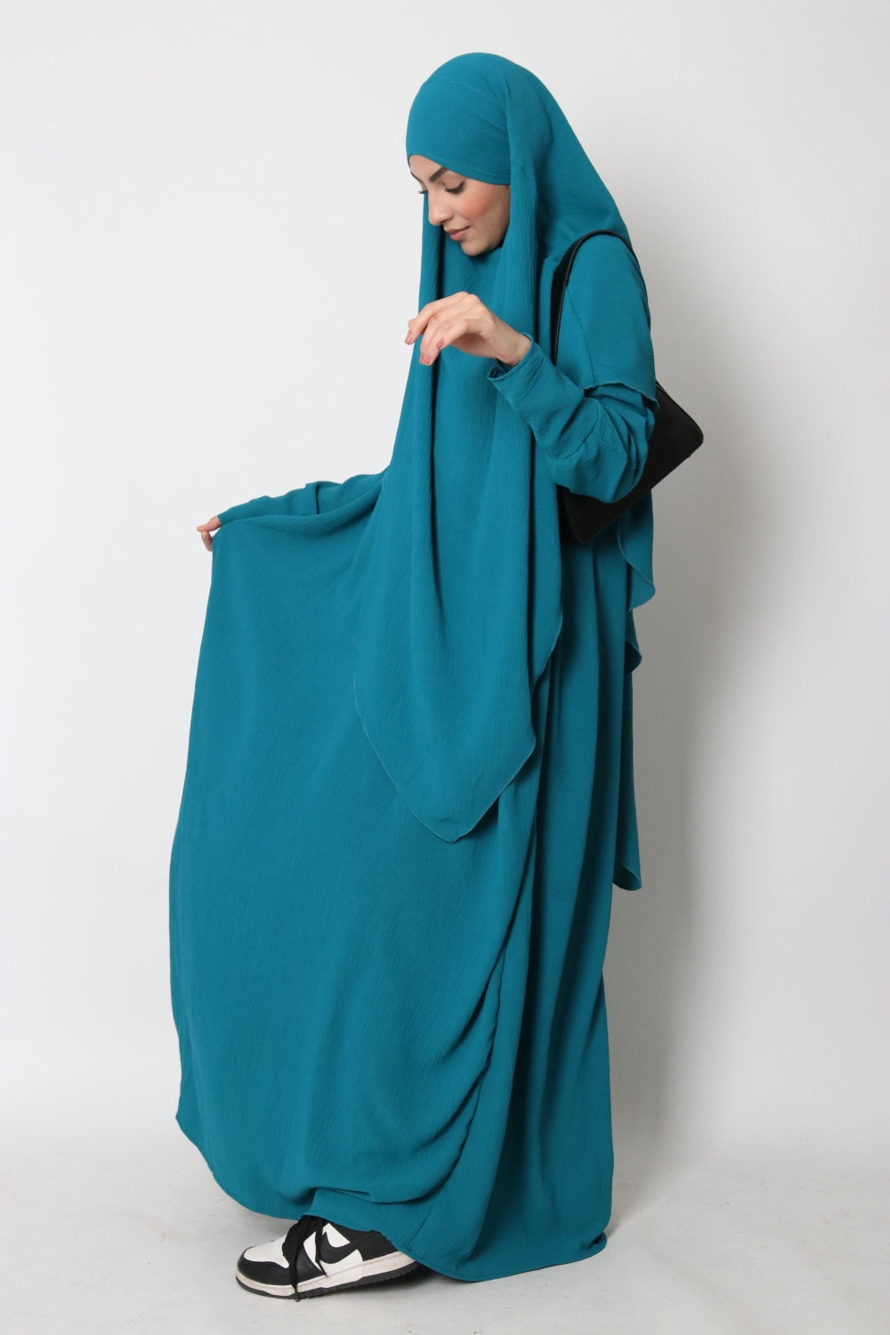 Abaya und Khimarset-Schmetterling 