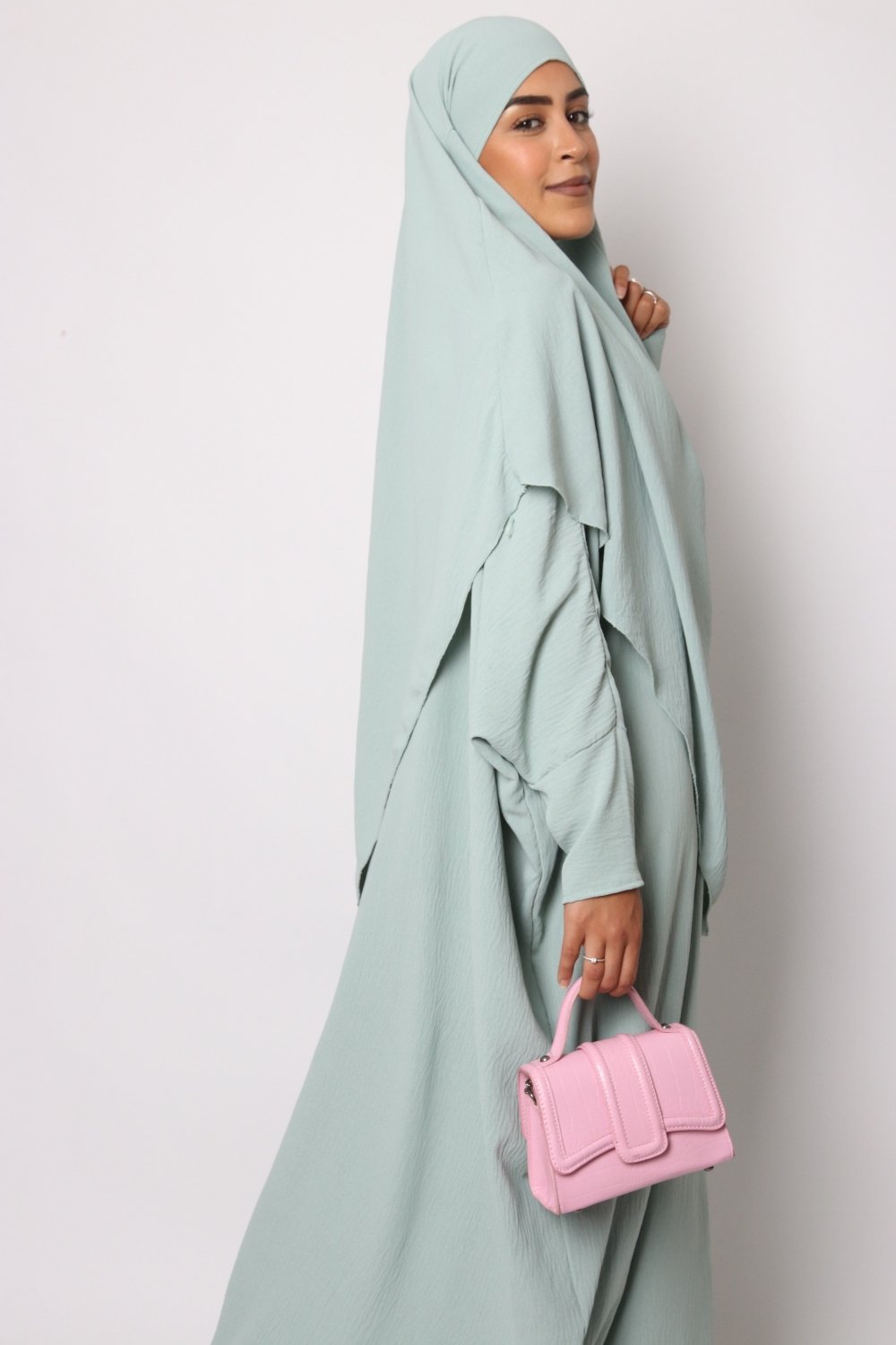Abaya und Khimarset-Schmetterling 