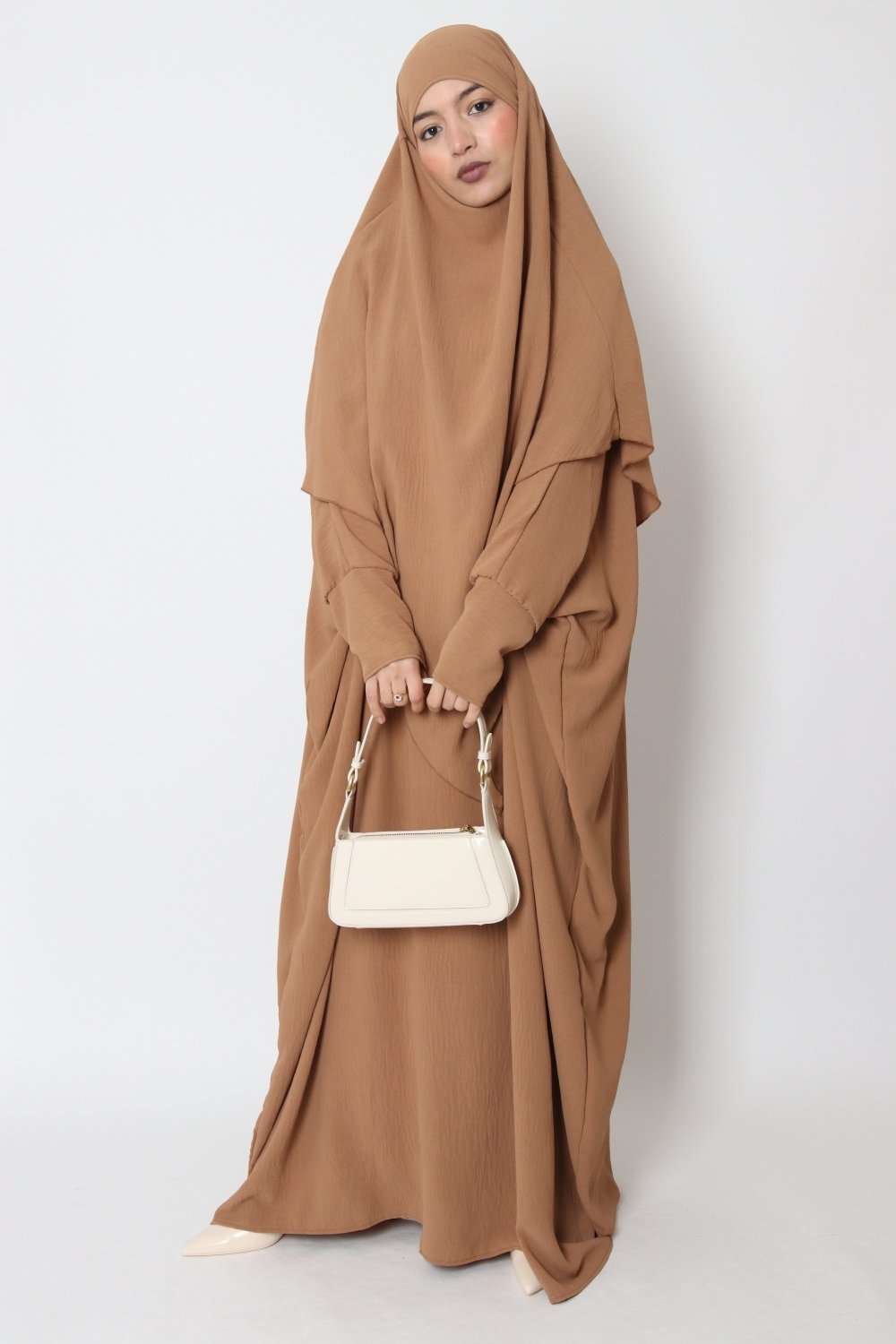 Abaya und Khimarset-Schmetterling 