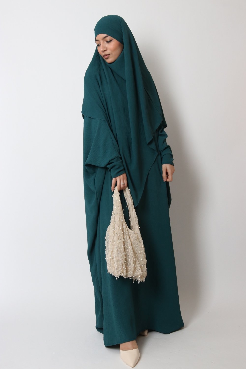 Abaya und Khimarset-Schmetterling 