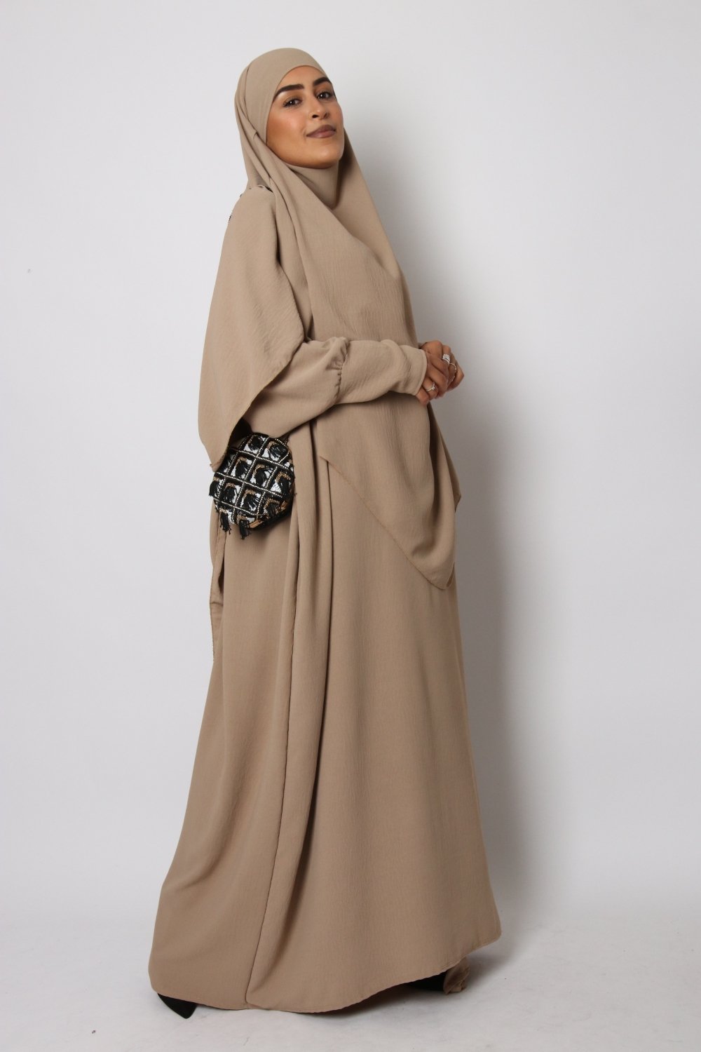 Abaya und Khimarset-Schmetterling 