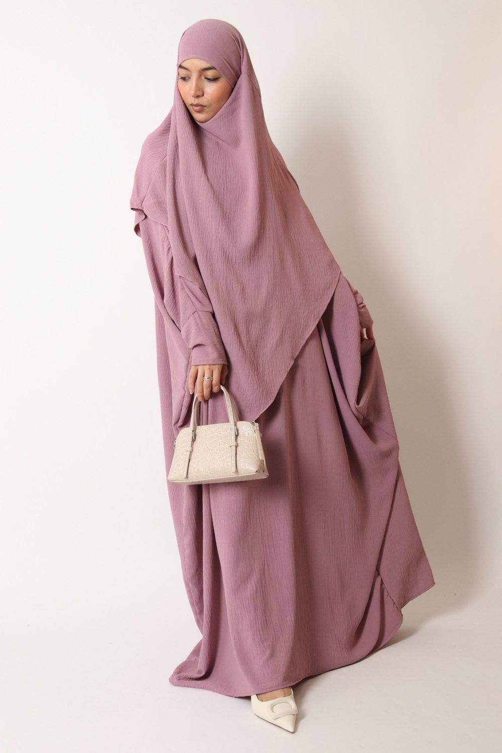 Abaya und Khimarset-Schmetterling 