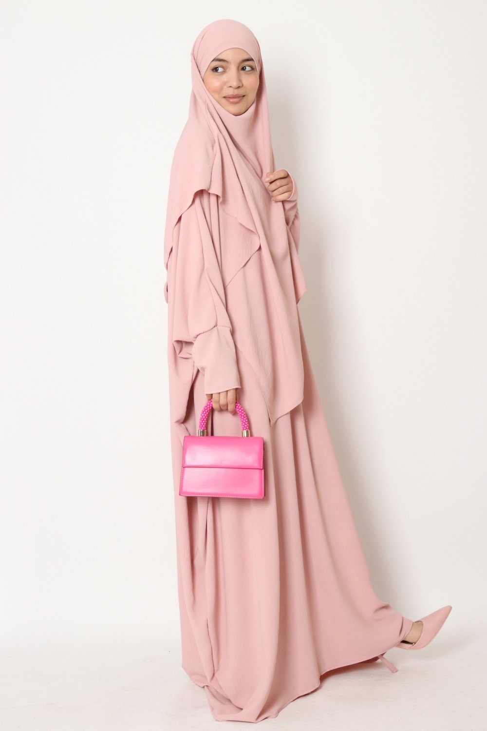 Abaya und Khimarset-Schmetterling 