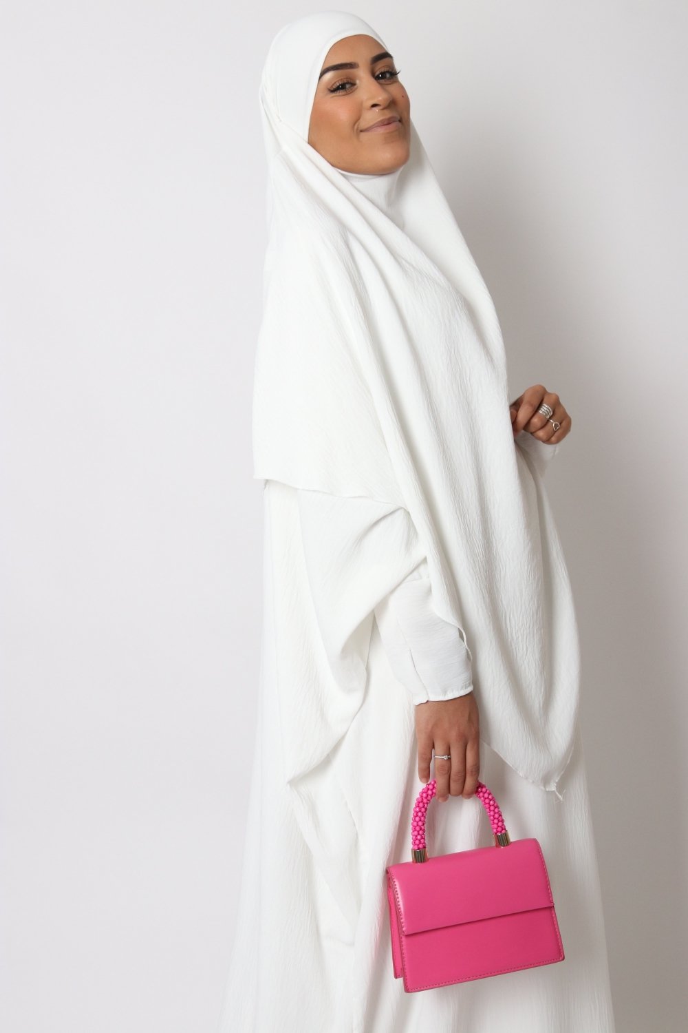 Abaya und Khimarset-Schmetterling 