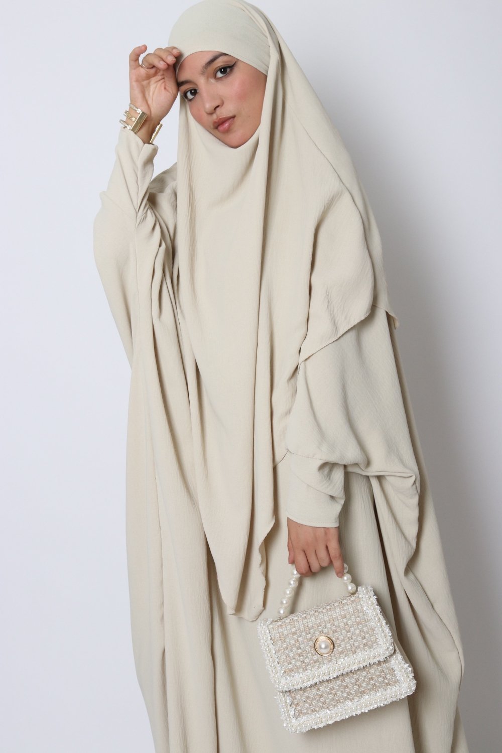 Abaya und Khimarset-Schmetterling 
