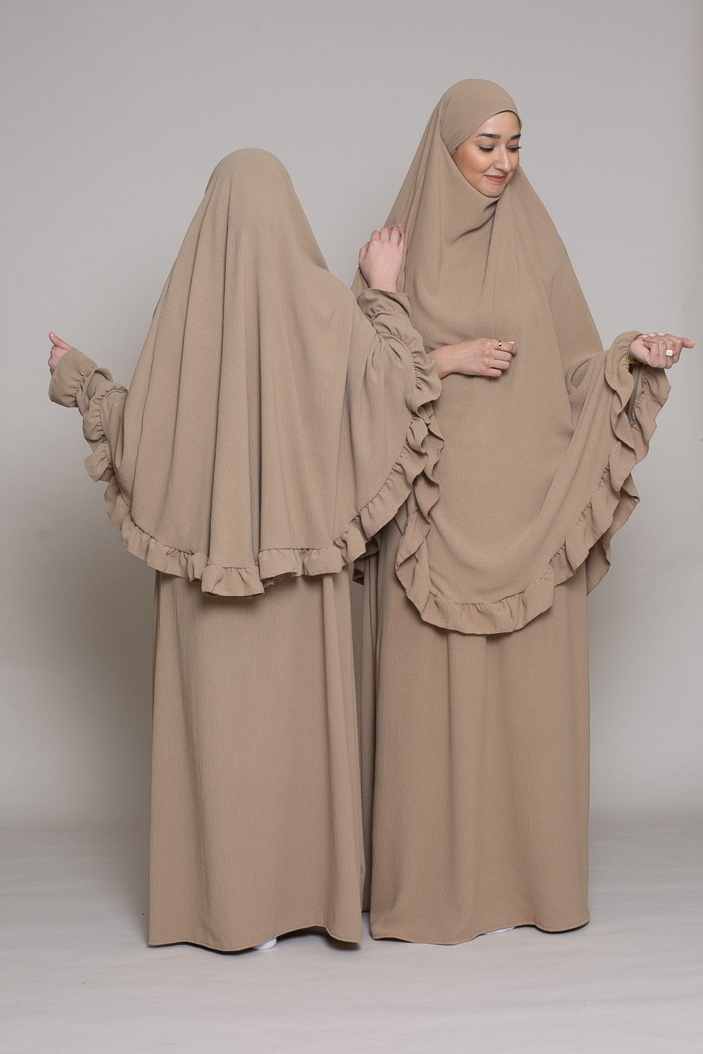 Abaya und Khimarset Rüschen-Binti
